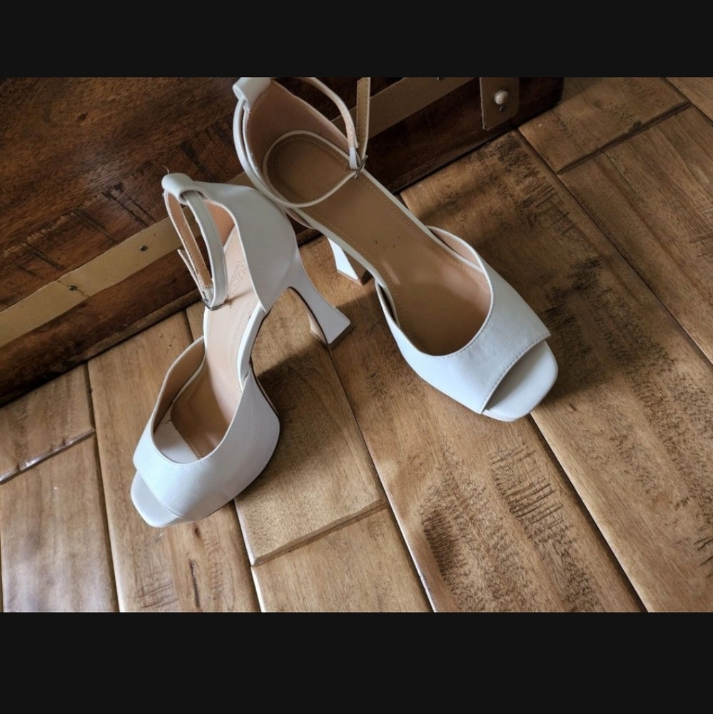 Truffle Collectio White heels